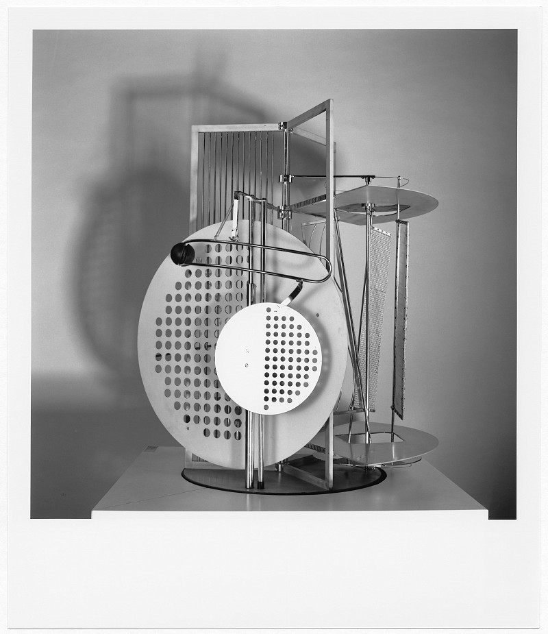 László Moholy-Nagy, „Lichtrequisit einer elektrischen Bühne“, 1930 (Replik, 1970) / Bauhaus-Archiv Berlin, Foto: Hartwig Klappert