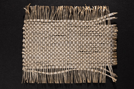 Otti Berger, wall fabric made of cellulose-based ribbon material, ca. 1932-34, / © Busch-Reisinger Museum at the Harvard Art Museums