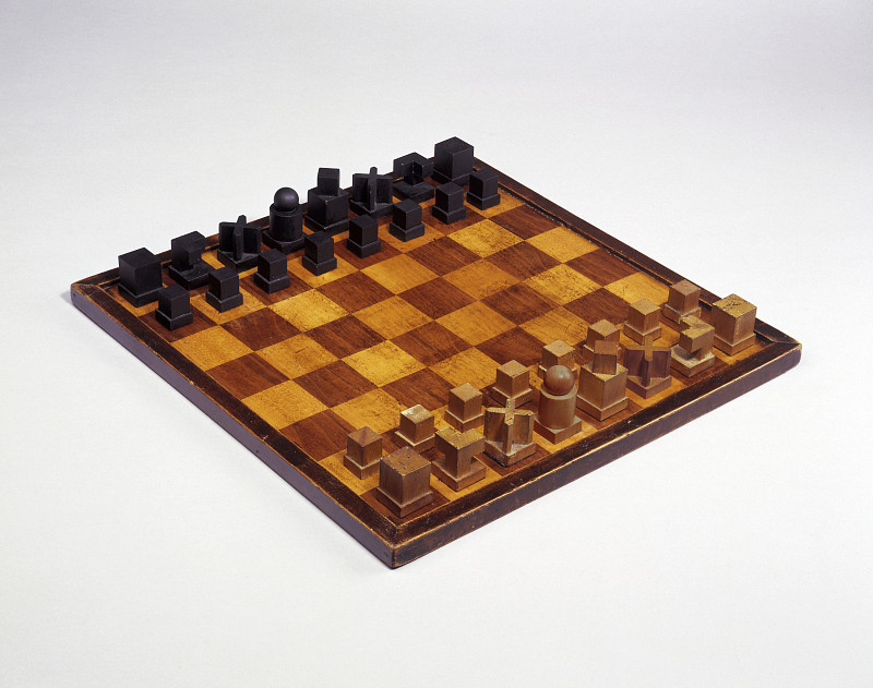 Josef Hartwig, Bauhaus chess set (Model VII), 1923/24 / Bauhaus-Archiv Berlin, photo: Fotostudio Bartsch, © VG Bild-Kunst Bonn