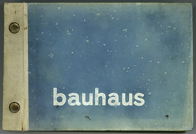 Pattern-book for Bauhaus wallpapers from the Rasch company in Bramsche, near Osnabrück: bauhaus,1930 / Bauhaus-Archiv Berlin / © Firma Rasch