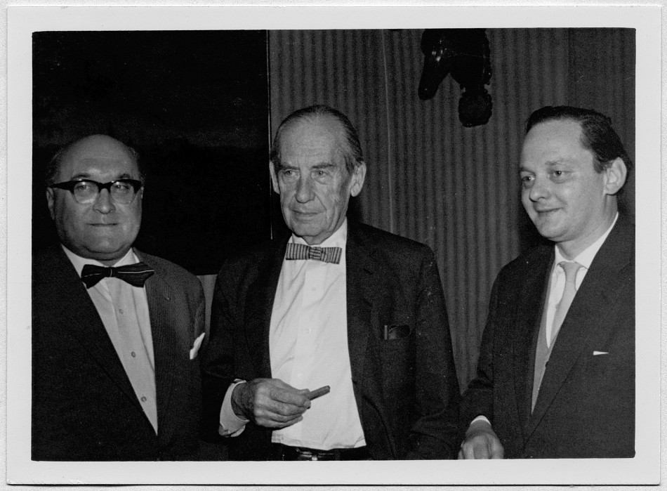 Opening of the Bauhaus-Archiv in Darmstadt: Walter Gropius (centre), mayor Ludwig Engel (left) and founding director Hans Maria Wingler, 1961, Bauhaus-Archiv Berlin