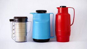 thermos flask, Huta Szkla Wolomin (PL), 1970s; Margarete Jahny, thermos flask, VEB Isola Rudolstadt, 1963/64; Jiří Hofman, coffee service, Plastimat Liberec (CZ), 1975, photo: Catrin Schmitt