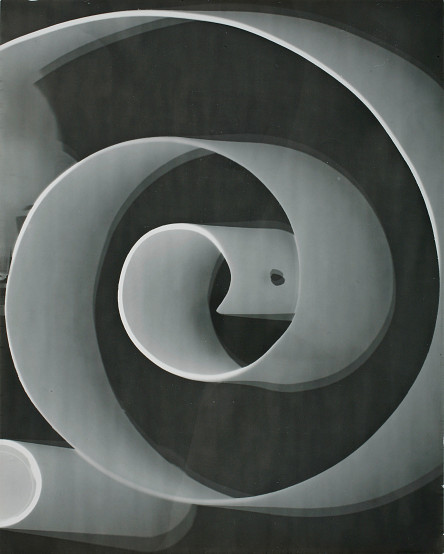 László Moholy-Nagy, untitled photogram, 1943 / Bauhaus-Archiv Berlin