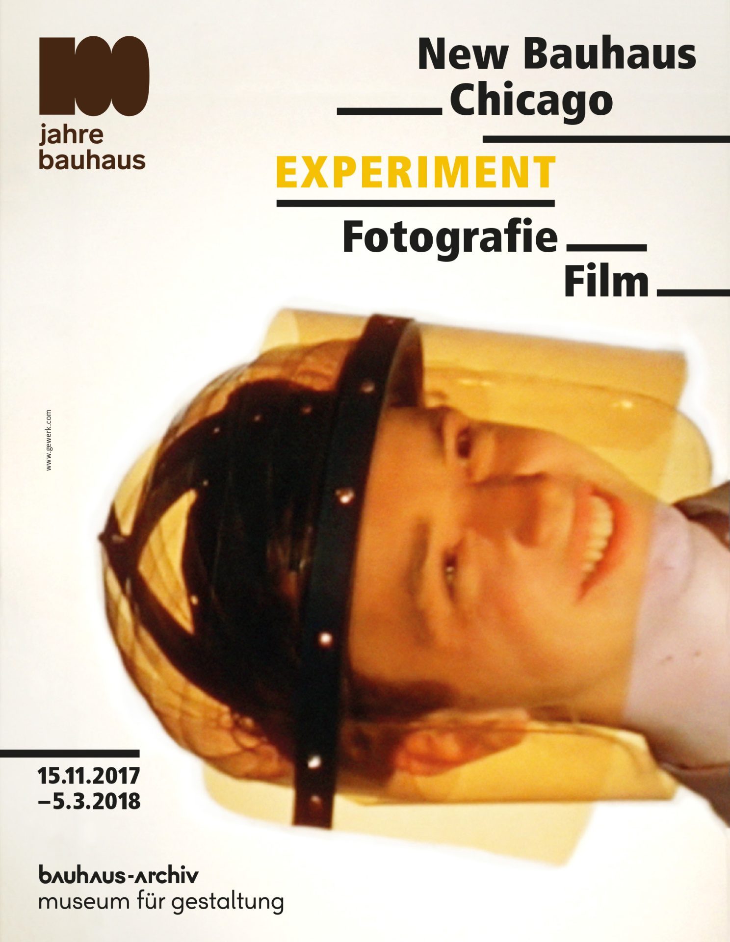 Plakat für die Ausstellung "New Bauhaus Chicago" mit Schwerpunkt auf Experimenten in Fotografie und Film.