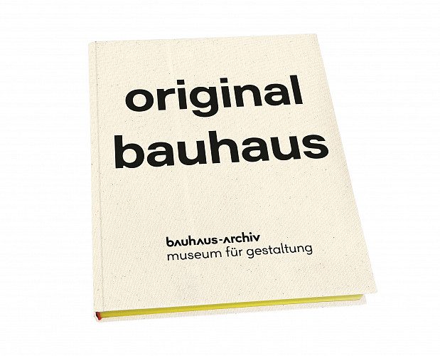 Buch mit dem Titel "Original Bauhaus", präsentiert vom Bauhaus-Archiv, Museum für Gestaltung.