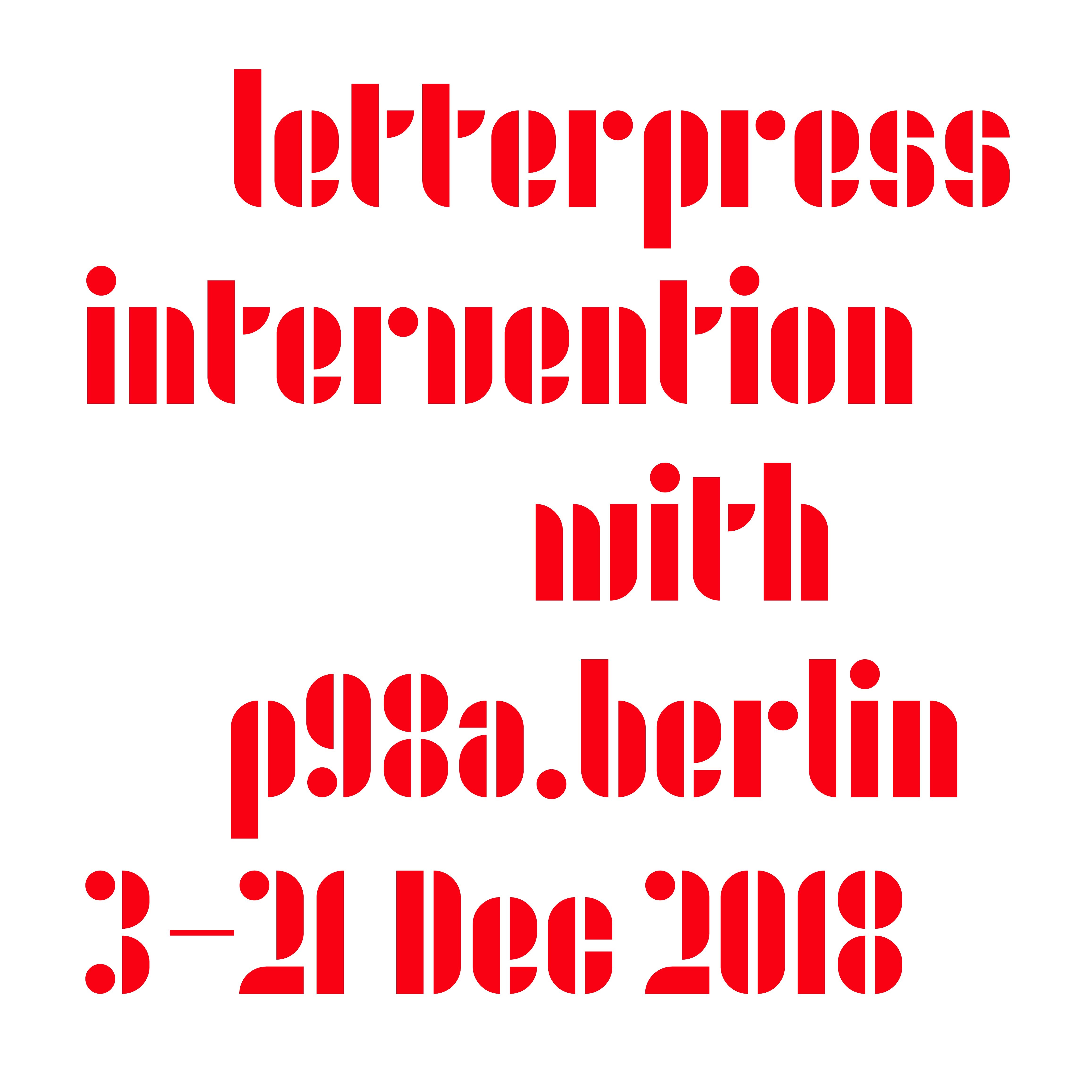 Roten Text auf weißem Hintergrund: "Letterpress-Intervention mit p98a.berlin vom 3. bis 21. Dezember 2018".