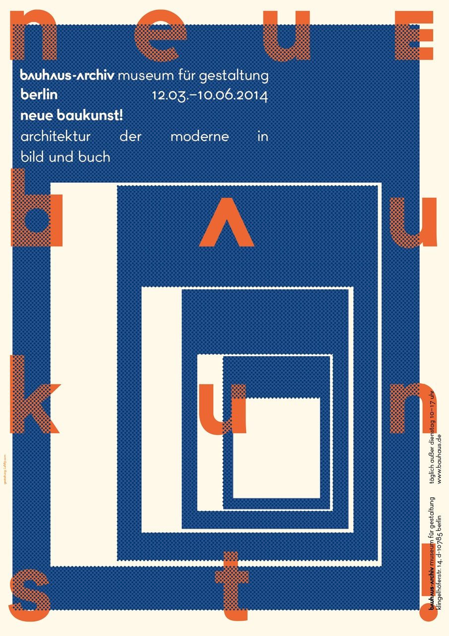 Plakat für die Ausstellung "Neue Baukunst!" im Bauhaus-Archiv Berlin, 2014, mit geometrischen Formen und auffälliger Typografie.