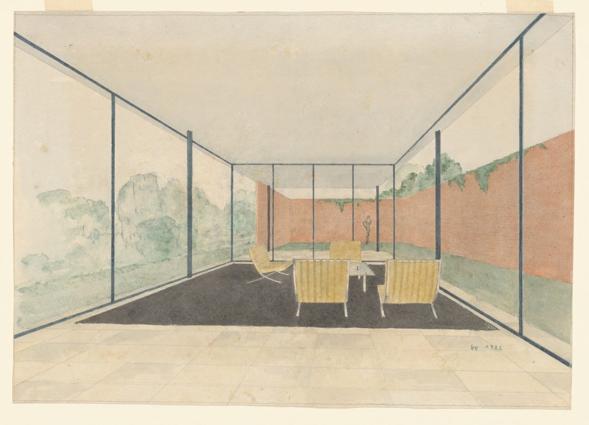 Moderne Innenarchitektur mit Glaswänden und gelben Stühlen, die auf eine grüne Landschaft blicken. Minimalistisch gestaltet.