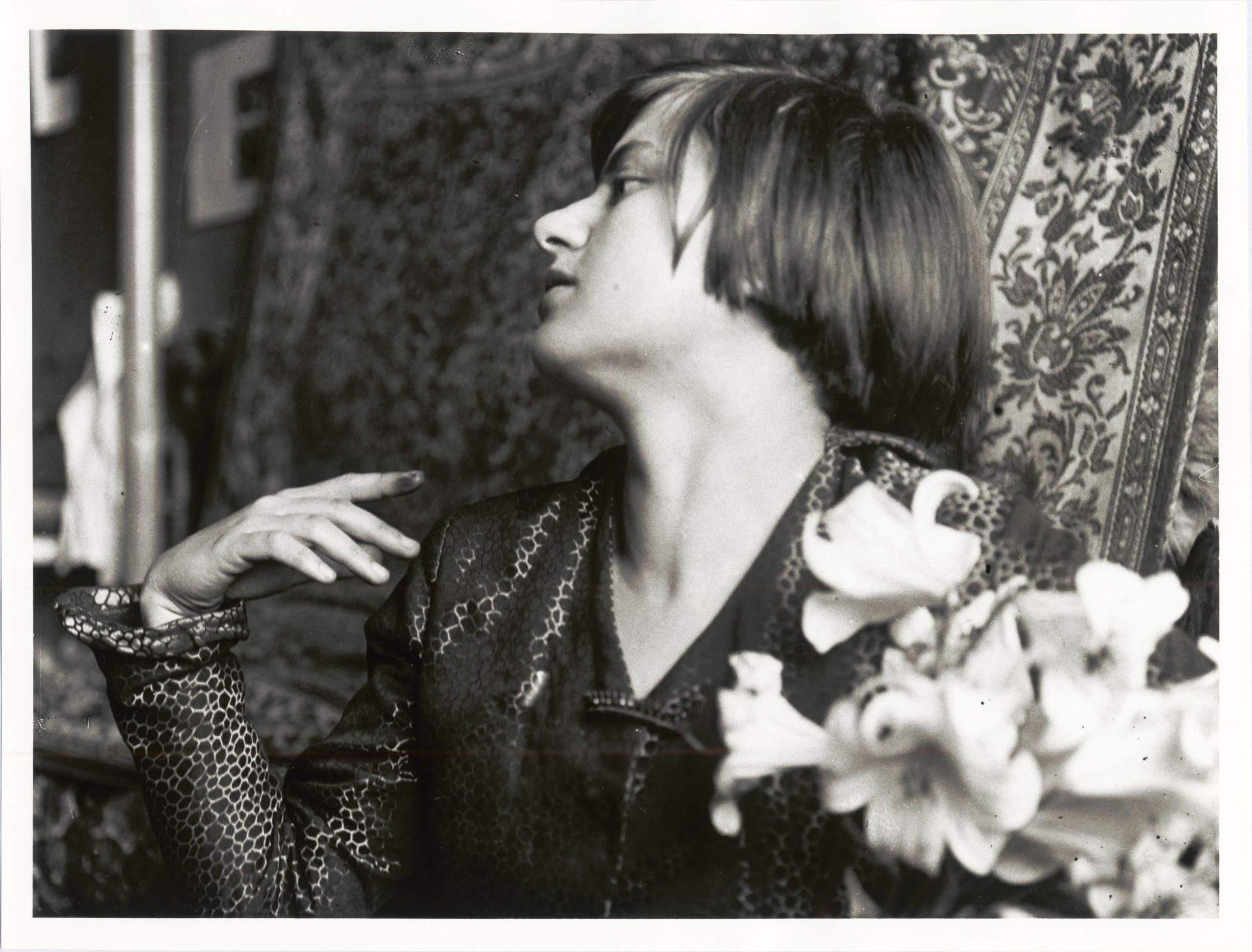 Marianne Brandt, Selbstporträt mit Lilien, um 1923, Bauhaus-Archiv Berlin