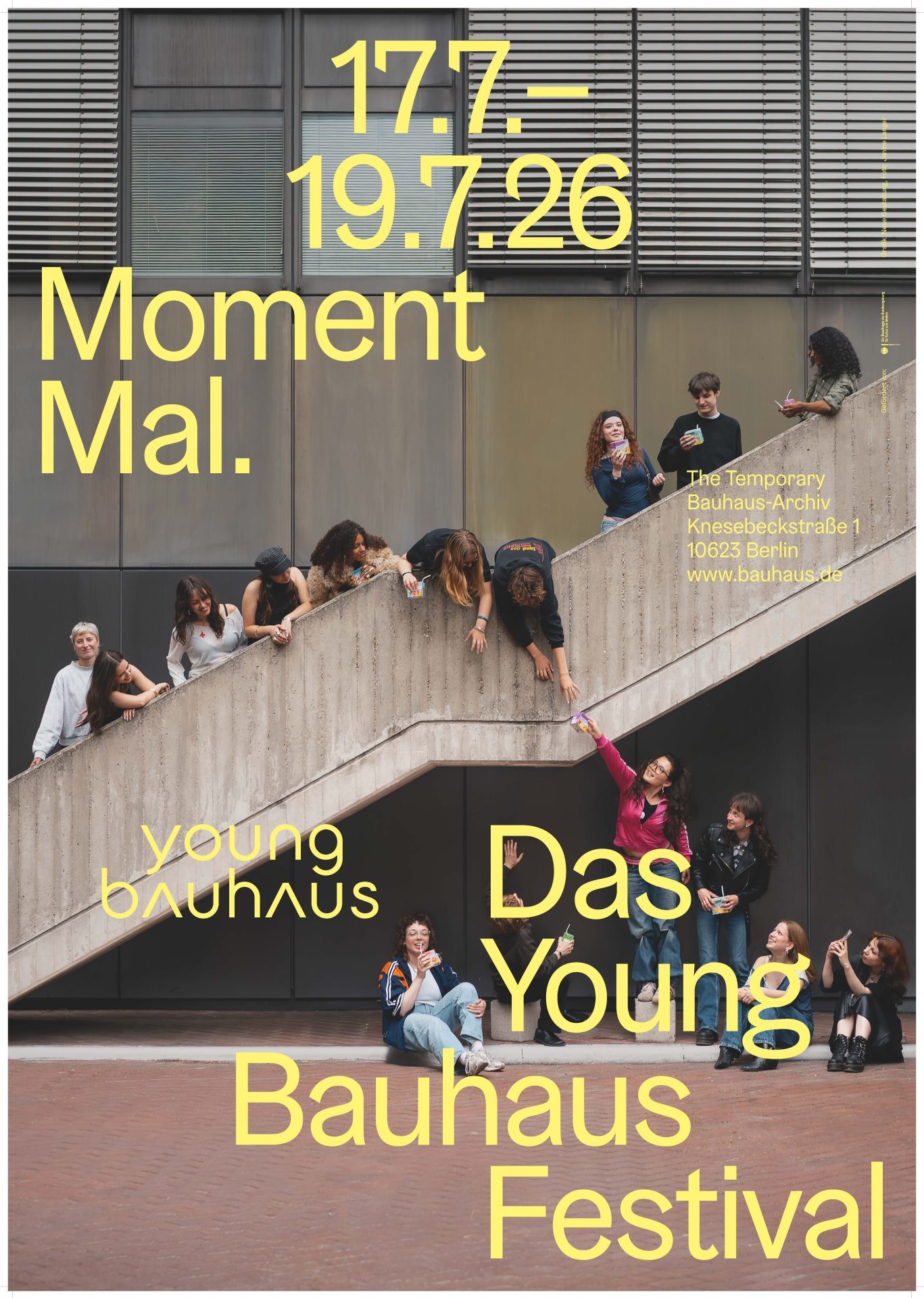 Plakat für das Young Bauhaus Festival in Berlin, 17.-19.7.26, mit Menschen auf einer Treppe.